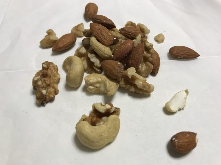 ロカボ トップバリュの ミックスナッツ の重さをナッツの種類ごとに計量してみた ヒースブログ